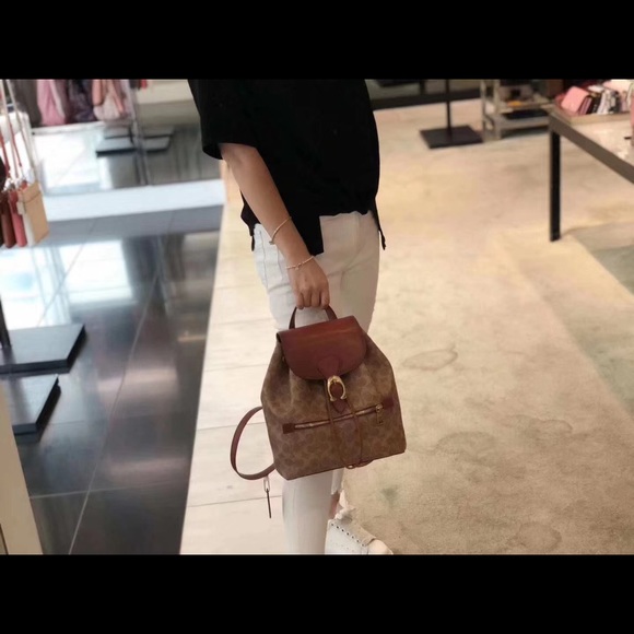 Backpack - Picture 2 of 7